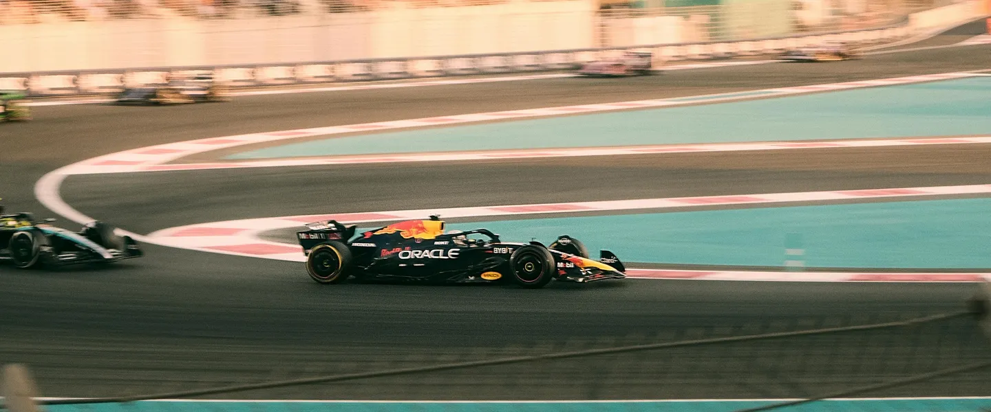 F1レーシングシーン